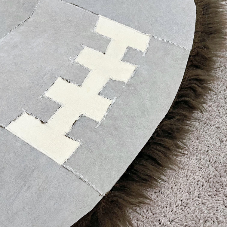 Bowron Sheepskin Oval Handmade Sheepskin 2'4" x 3'4" Area Rug in Dark